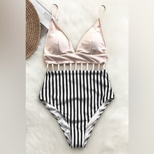 Cup she Striped High-Waisted Bikini